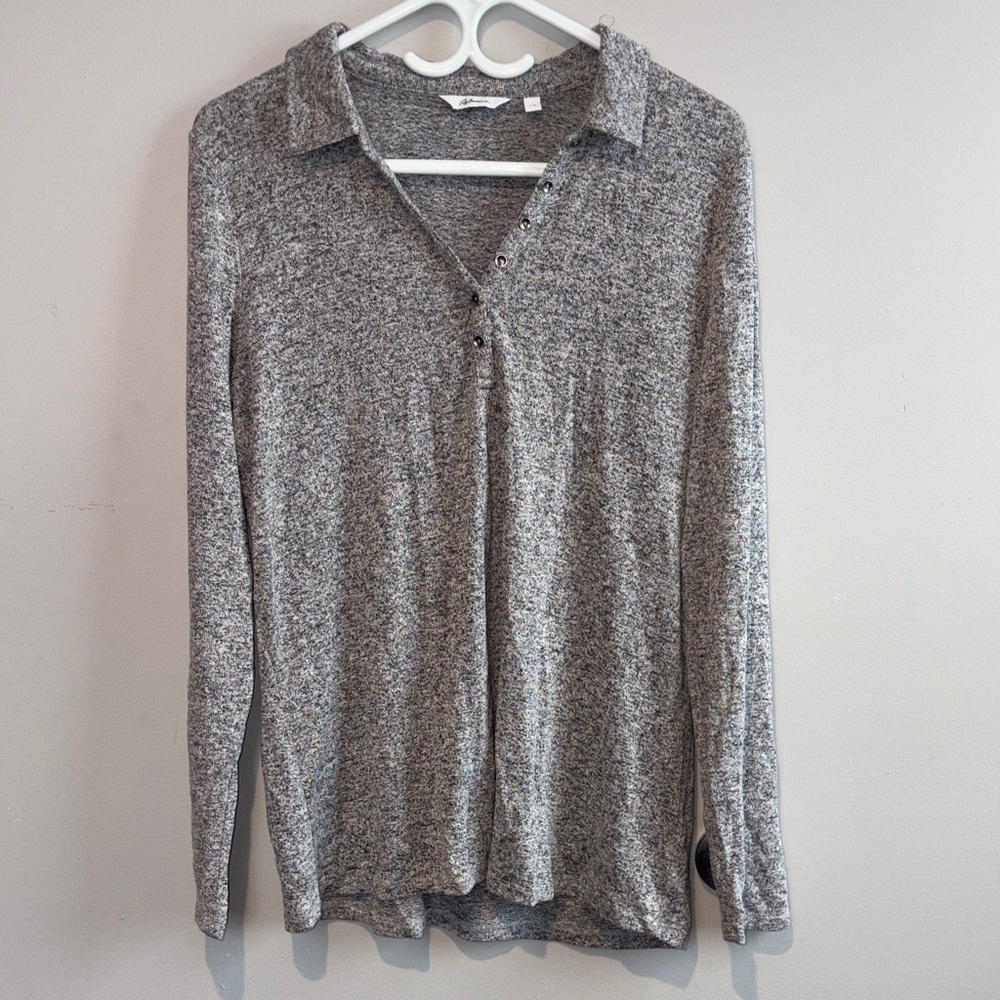 💥2/$33💥 Reitmans Heather Gray Button Collar Shirt